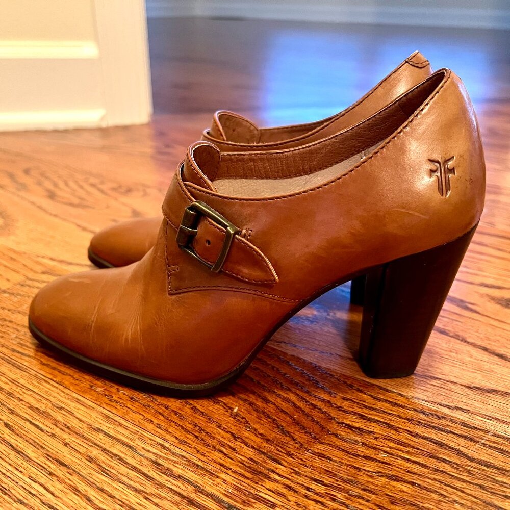 FRYE WOMENS LEATHER BOOTIE- BROWN- LIKE NEW
